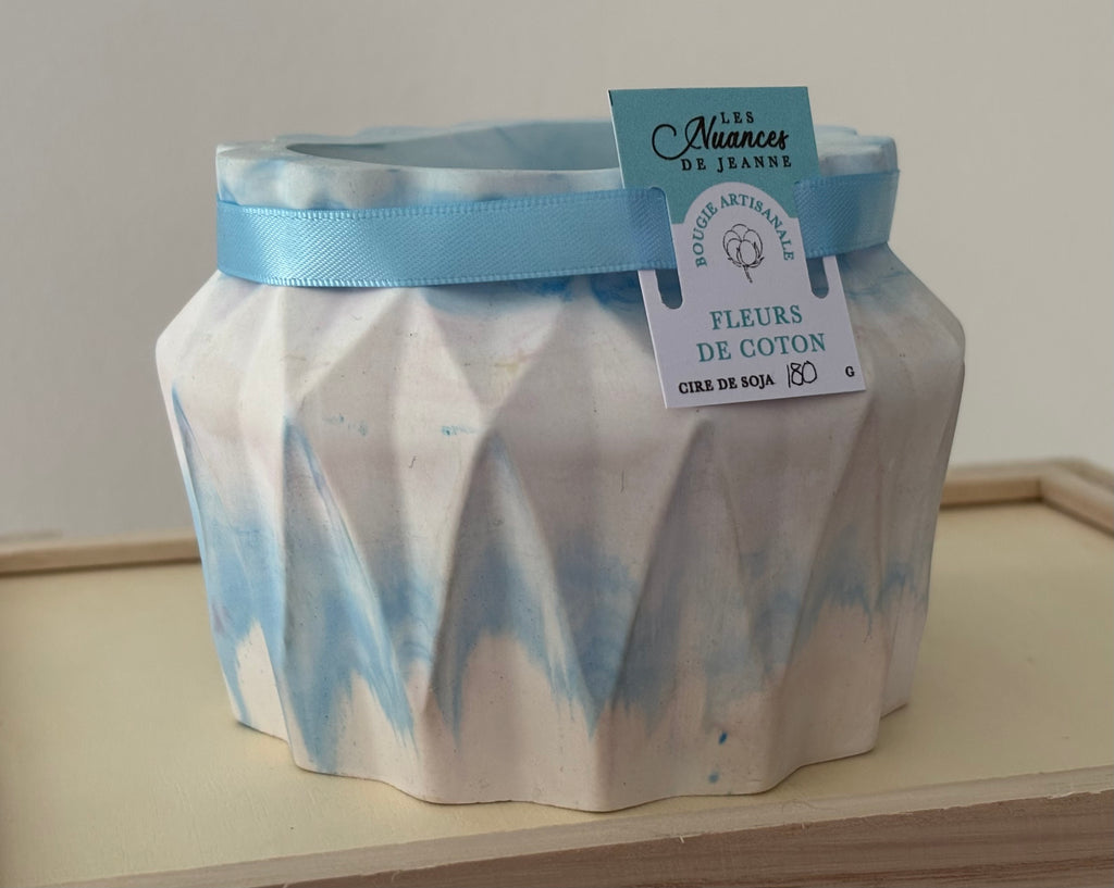 Bougie parfumée "Fleurs de Coton" ton bleu Océan