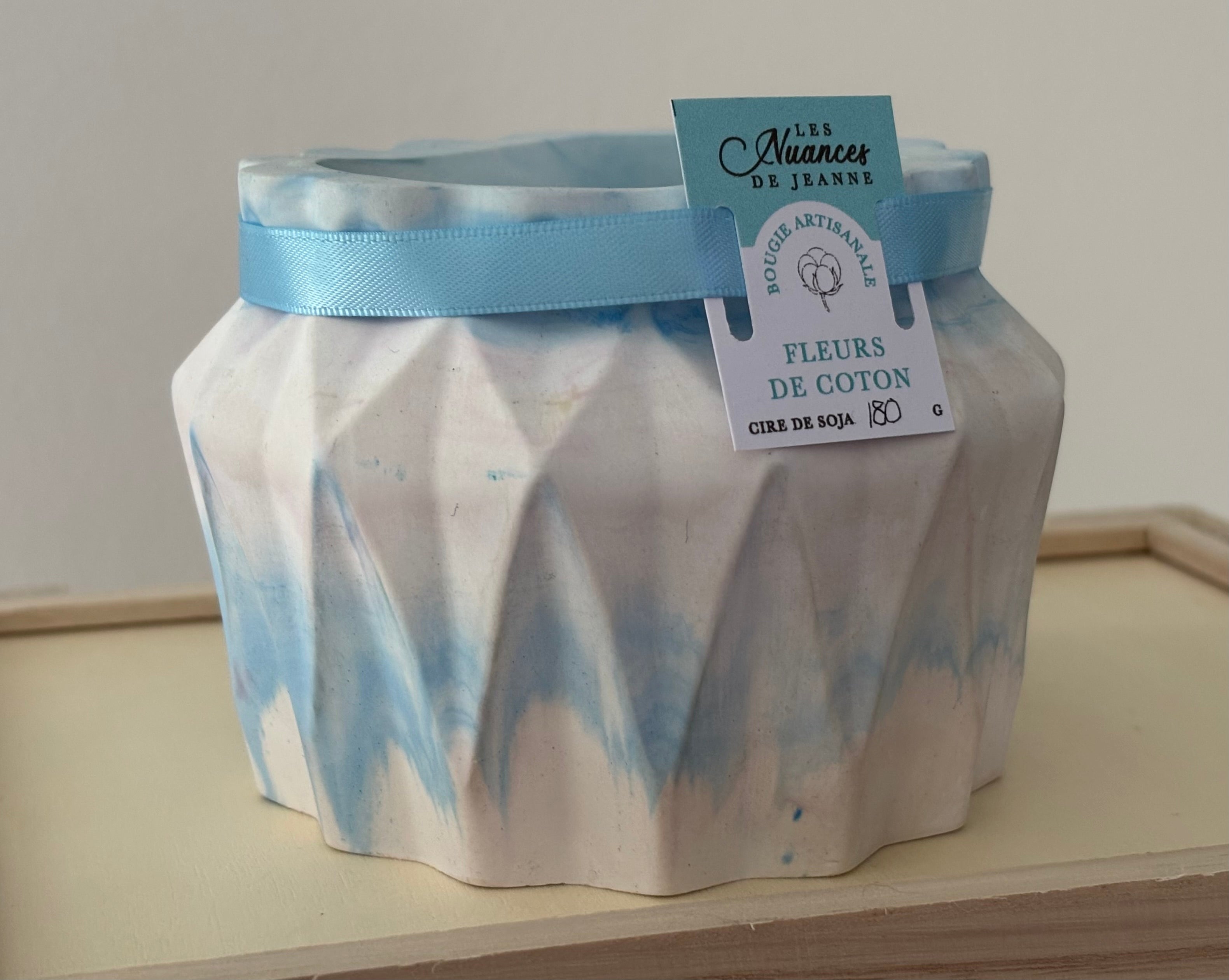 Bougie parfumée "Fleurs de Coton" ton bleu Océan
