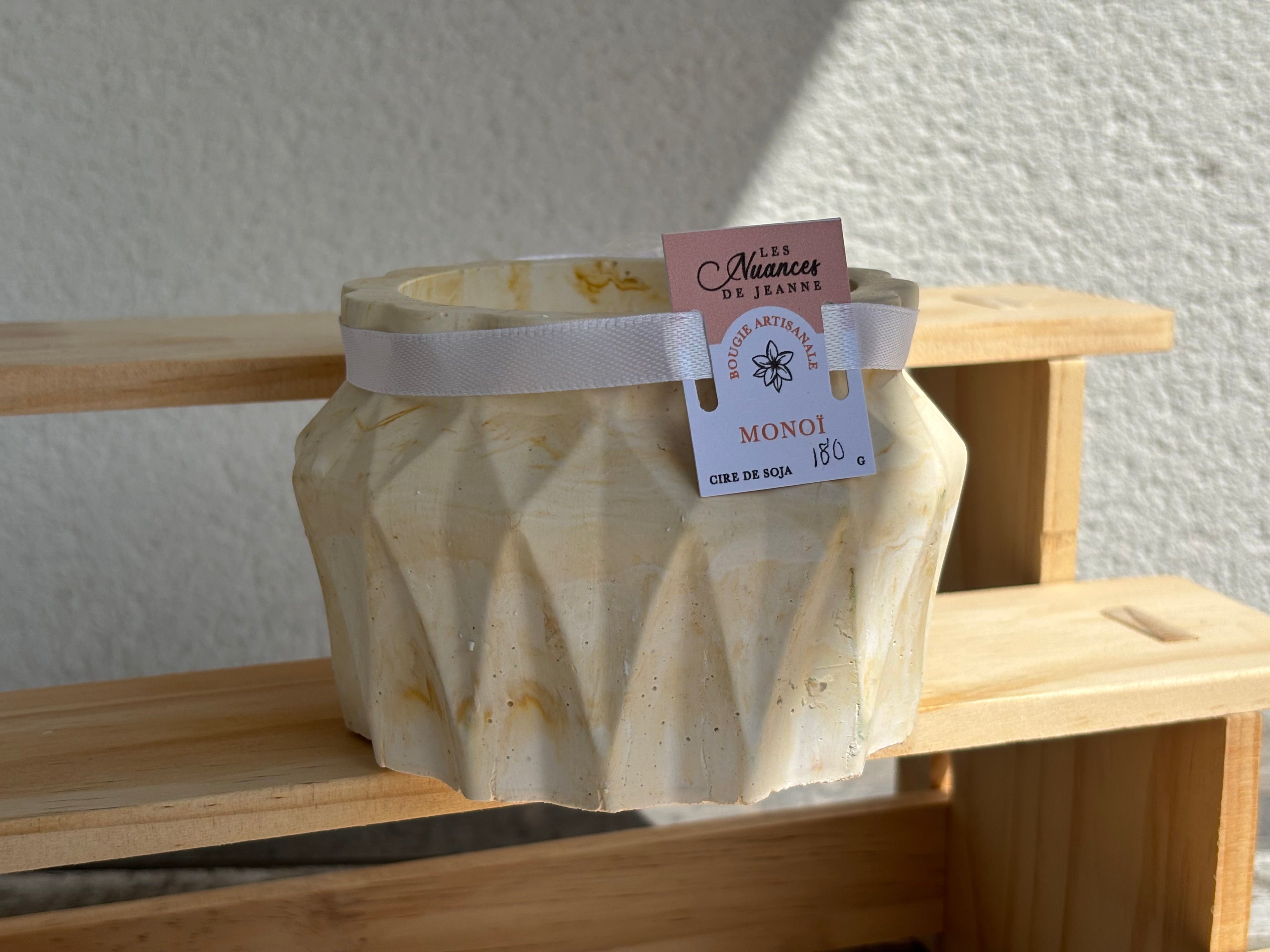 Bougie Artisanale « Monoï » en Cire de Soja – Les Nuances de Jeanne