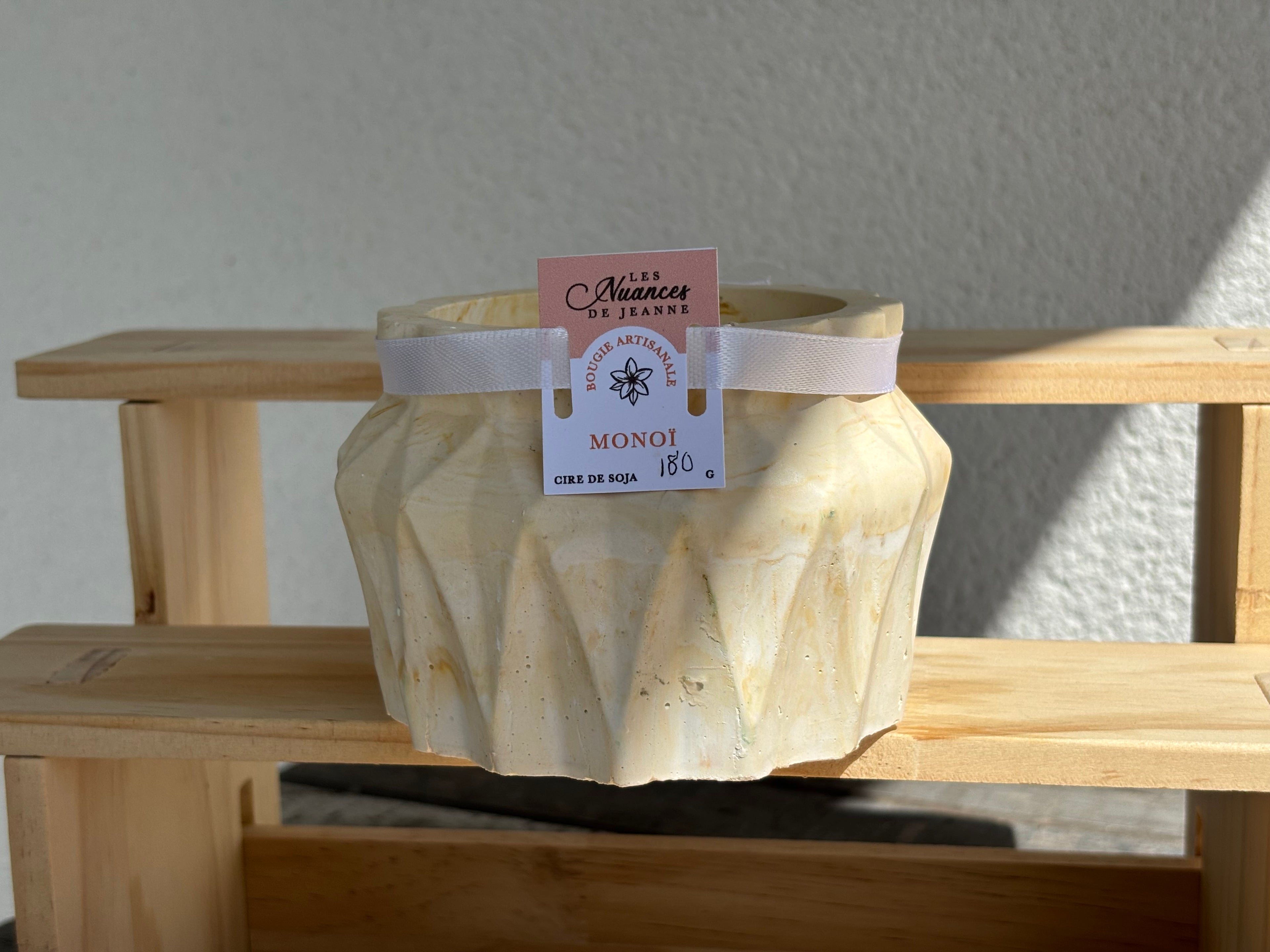 Bougie Artisanale « Monoï » en Cire de Soja – Les Nuances de Jeanne