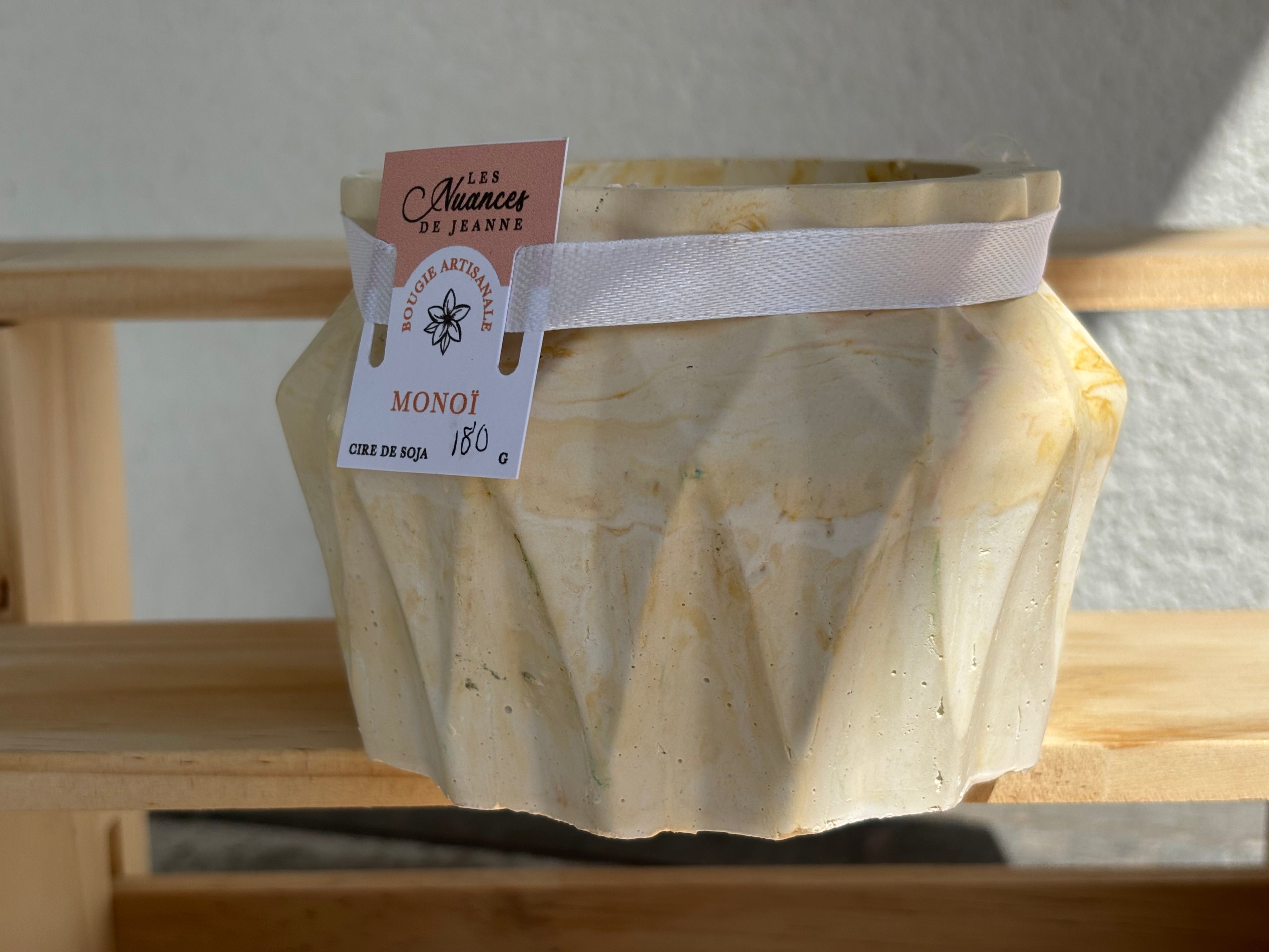 Bougie Artisanale « Monoï » en Cire de Soja – Les Nuances de Jeanne