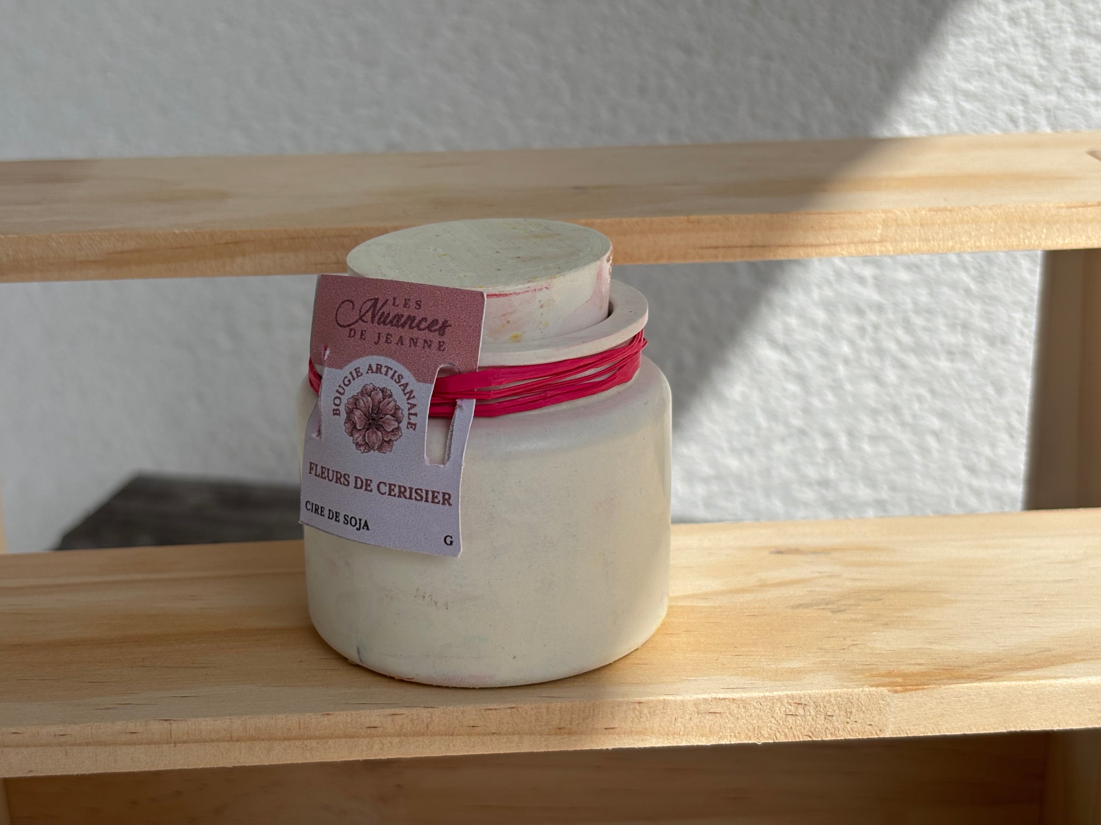 Bougie Artisanale « Fleurs de Cerisier » en Cire de Soja – Les Nuances de Jeanne